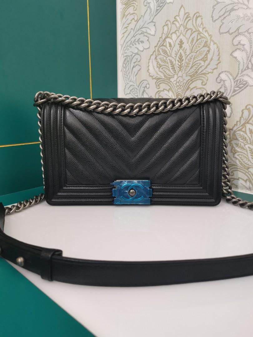 Thumbnail: #28 LNIB Chanel Boy Chevron Old Medium Black Caviar RHW