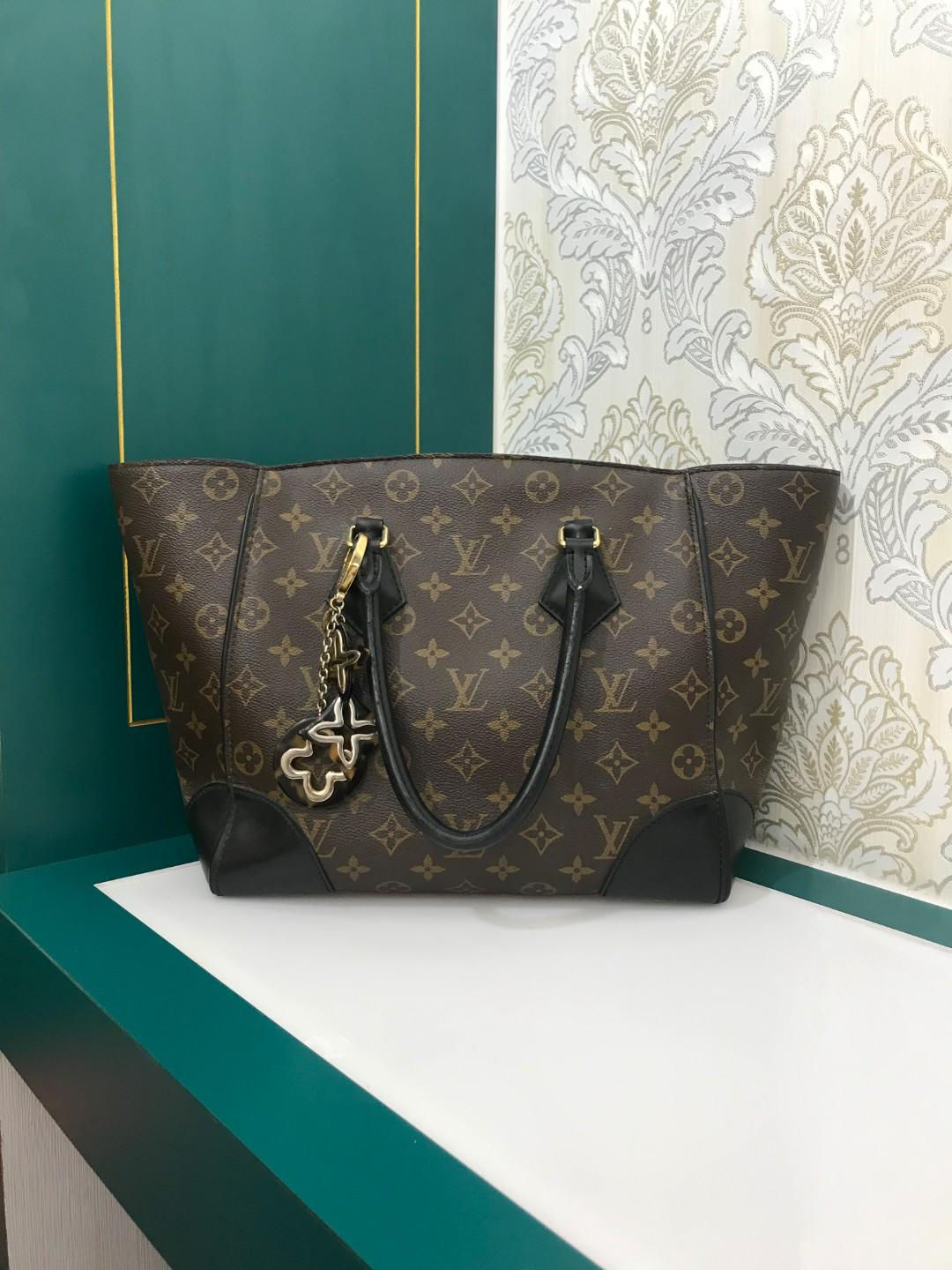 Louis Vuitton LV Tote Handbag Monogram Canvas