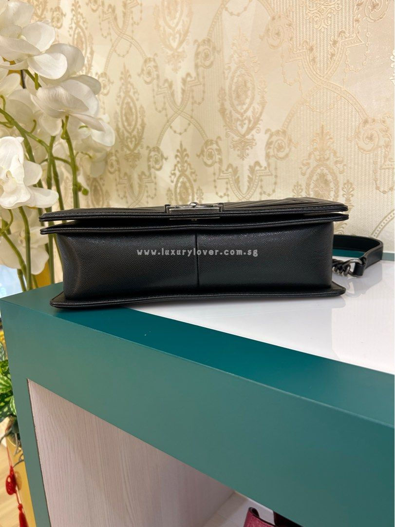 Thumbnail: #24 LNIB Chanel Boy New Medium Chevron Black Caviar RHW