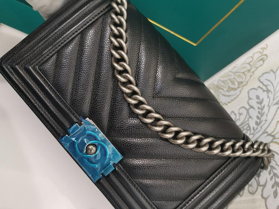 Thumbnail: #28 LNIB Chanel Boy Chevron Old Medium Black Caviar RHW