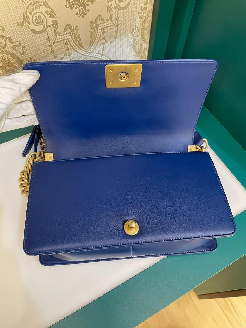Thumbnail: #25 LNIB Chanel Boy Old Medium Chevron Blue Calf GHW