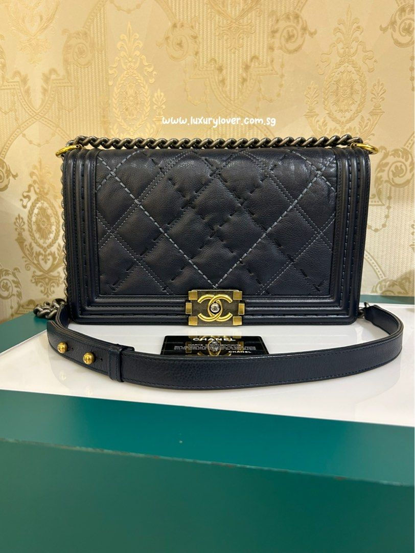 #20 Like New Chanel Boy New Medium/Large Navy Calf 2HW(Cash S$3,490)