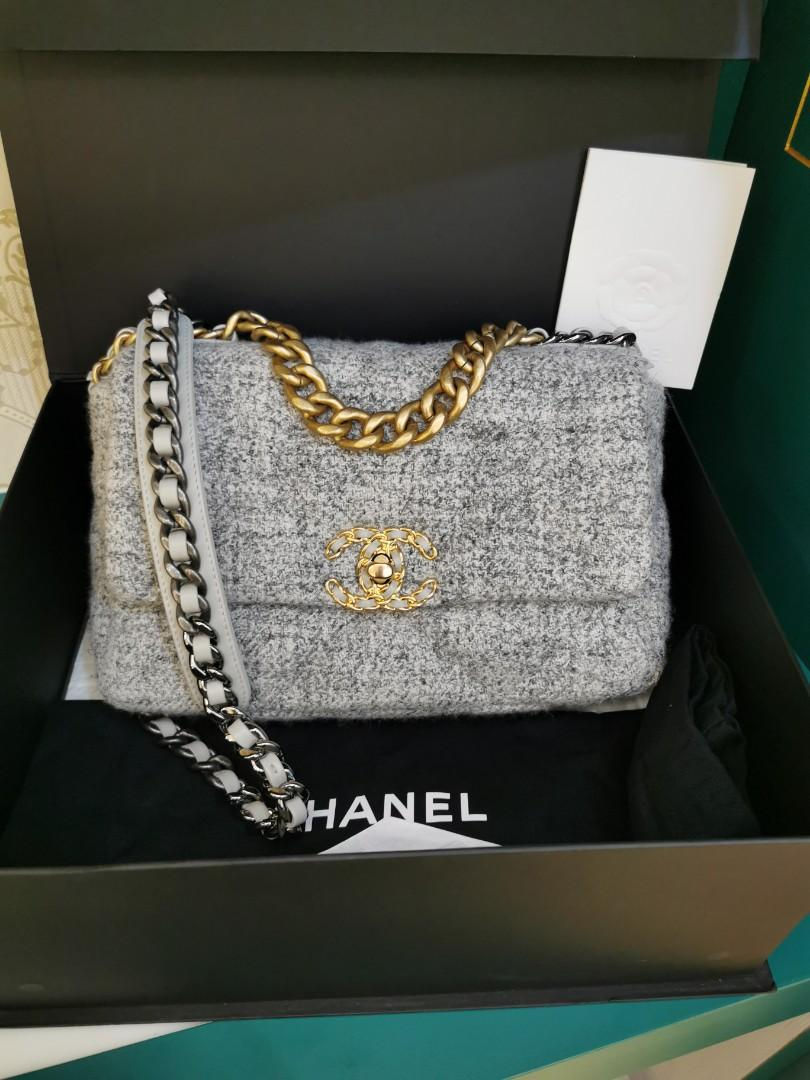 LNIB Chanel 19 Tweed Quilted Grey Ecru 3HW