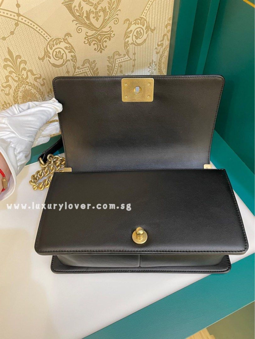 Thumbnail: #26 LNIB Chanel Boy Chevron old medium Black Calf GHW