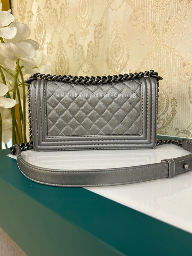 Thumbnail: #24 Chanel Boy Old Medium Silver Caviar RHW