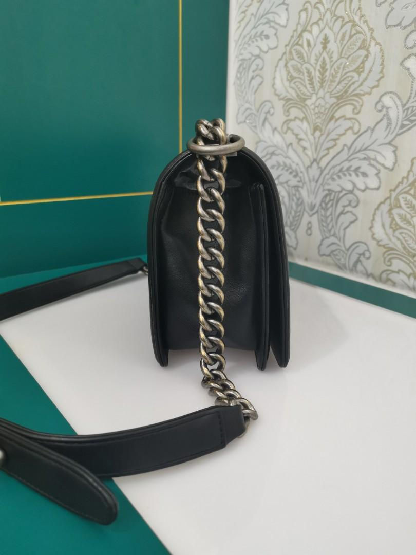 Thumbnail: #25 Excellent Chanel Boy Old Medium Black Calf RHW