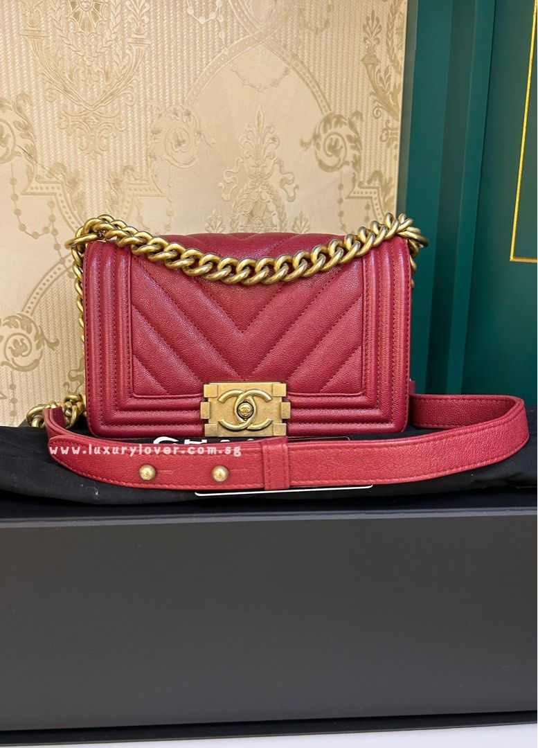 #26 LNIB Chanel Boy Small Chevron Iridescent Caviar Dark Red