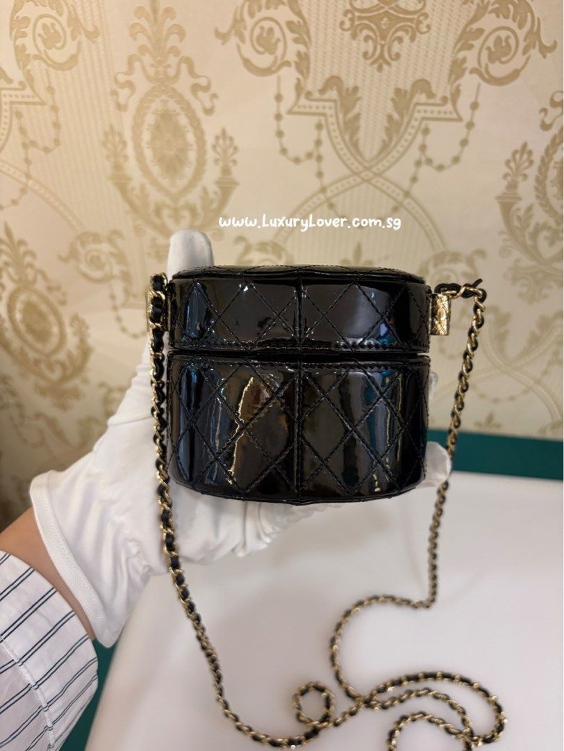 Thumbnail: Chanel CC Quilted Round Vanity Clutch with Chain Black Patent (CashS$1,950)