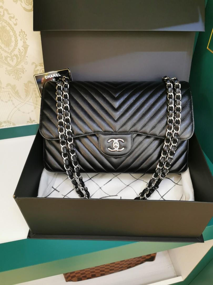 #22 LNIB Chanel Jumbo Classic Double Flap Black Chevron SHW