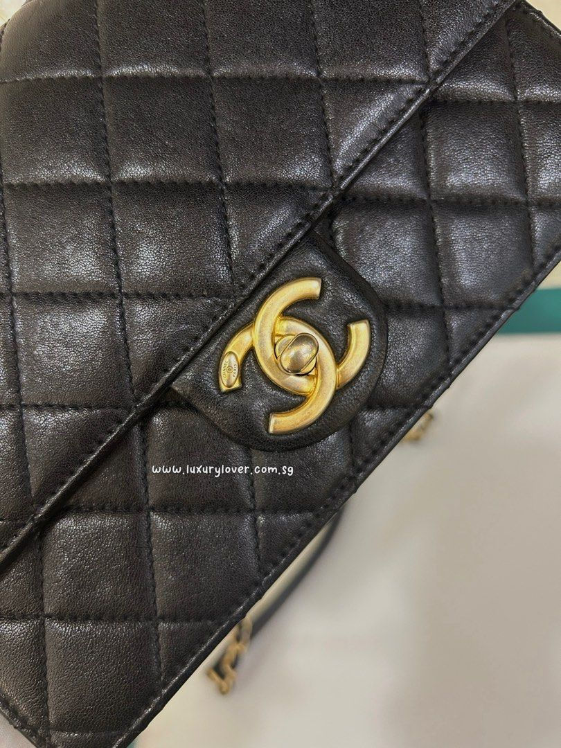 Thumbnail: #27 Chanel Chic Pearls Flap Bag Goatskin Black GHW