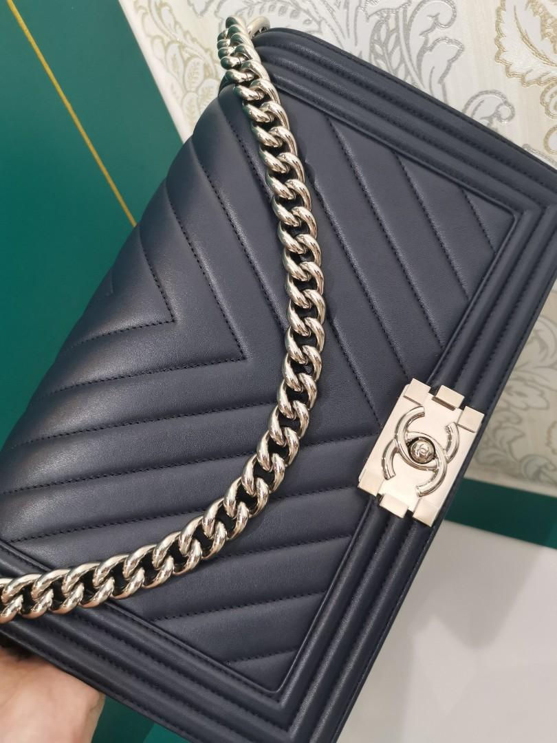 Thumbnail: #22 LNIB Chanel Boy New Medium/Large Navy Calf SHW