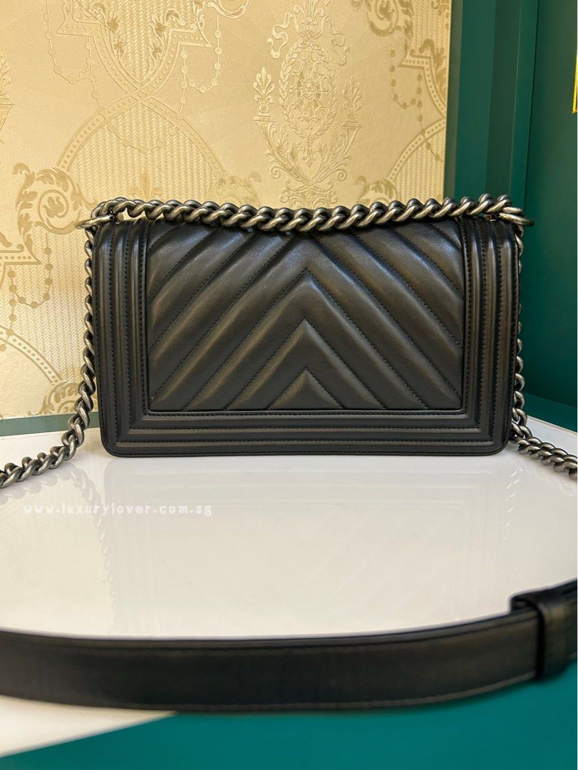 Thumbnail: #26 LNIB Chanel Boy Old Medium Chevron Black Calf RHW