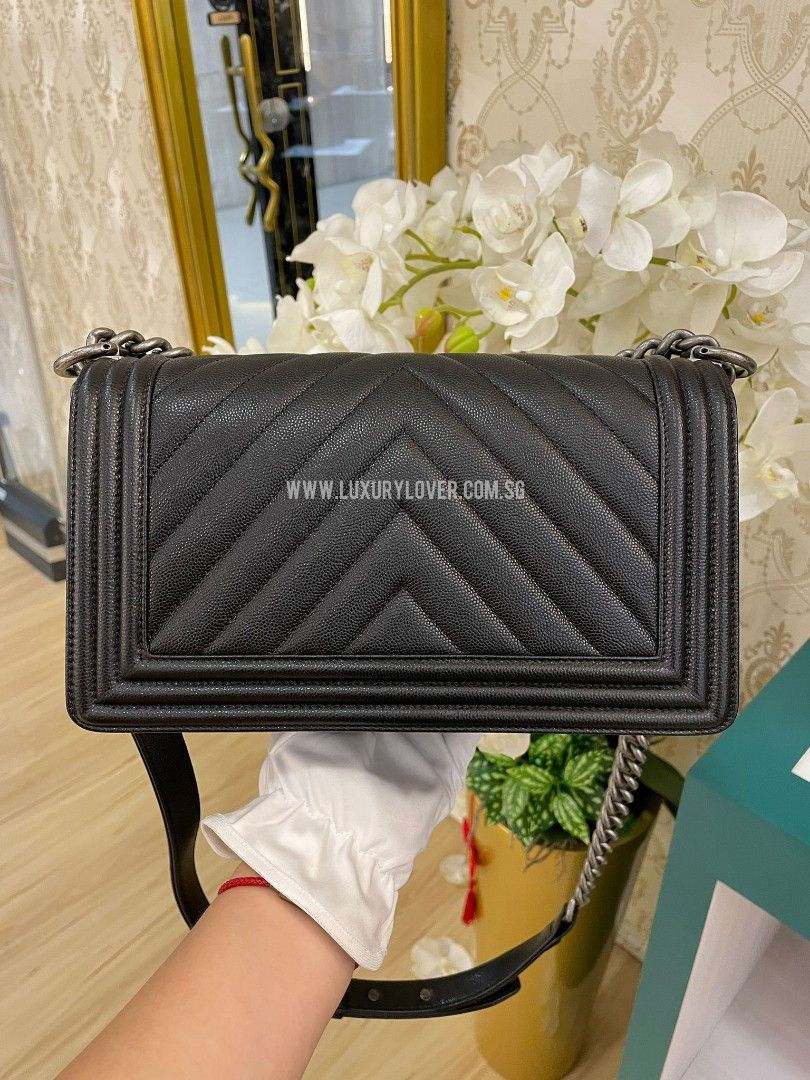 Thumbnail: #24 LNIB Chanel Boy Chevron Old Medium Black Caviar RHW