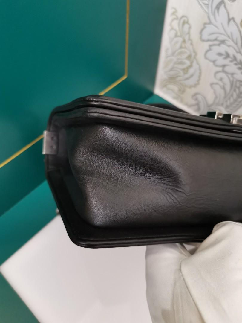 Thumbnail: #19 Chanel Boy Old Medium Black Lamb RHW