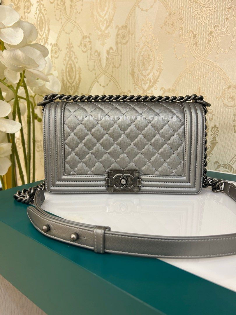 Thumbnail: #24 Chanel Boy Old Medium Silver Caviar RHW