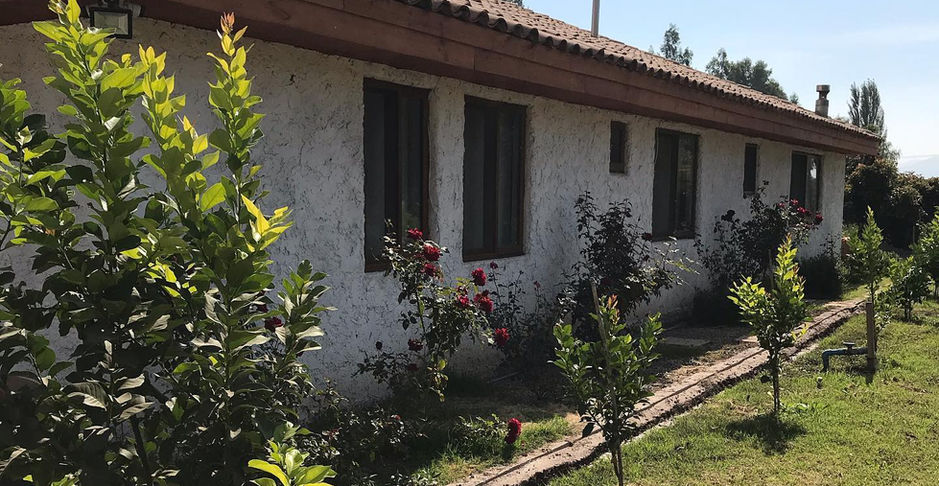 Casa Chilena, with a white facade, Construction, Atelier3oficial, beautiful garden and trees.