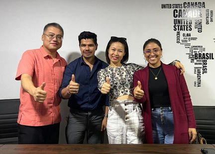 integrantes de equipo sonrientes