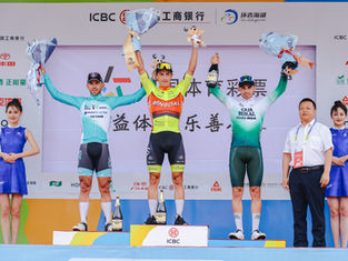 2024环湖赛S6|长距离艰难骑行,达维德·佩尔西科力压对手冲刺夺冠!