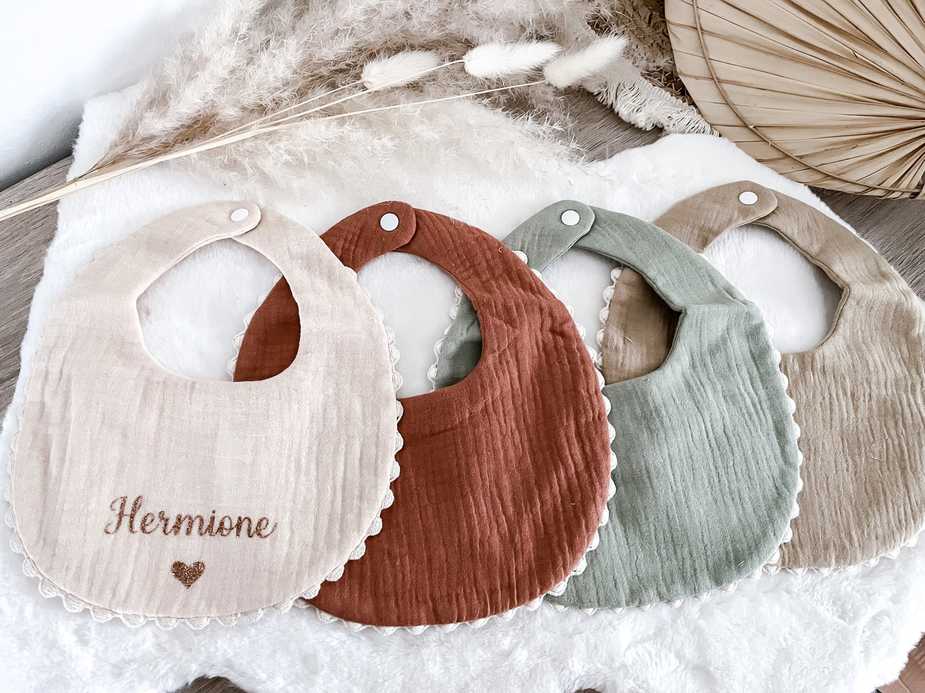 Bavoir festonné gaze de coton personnalisable