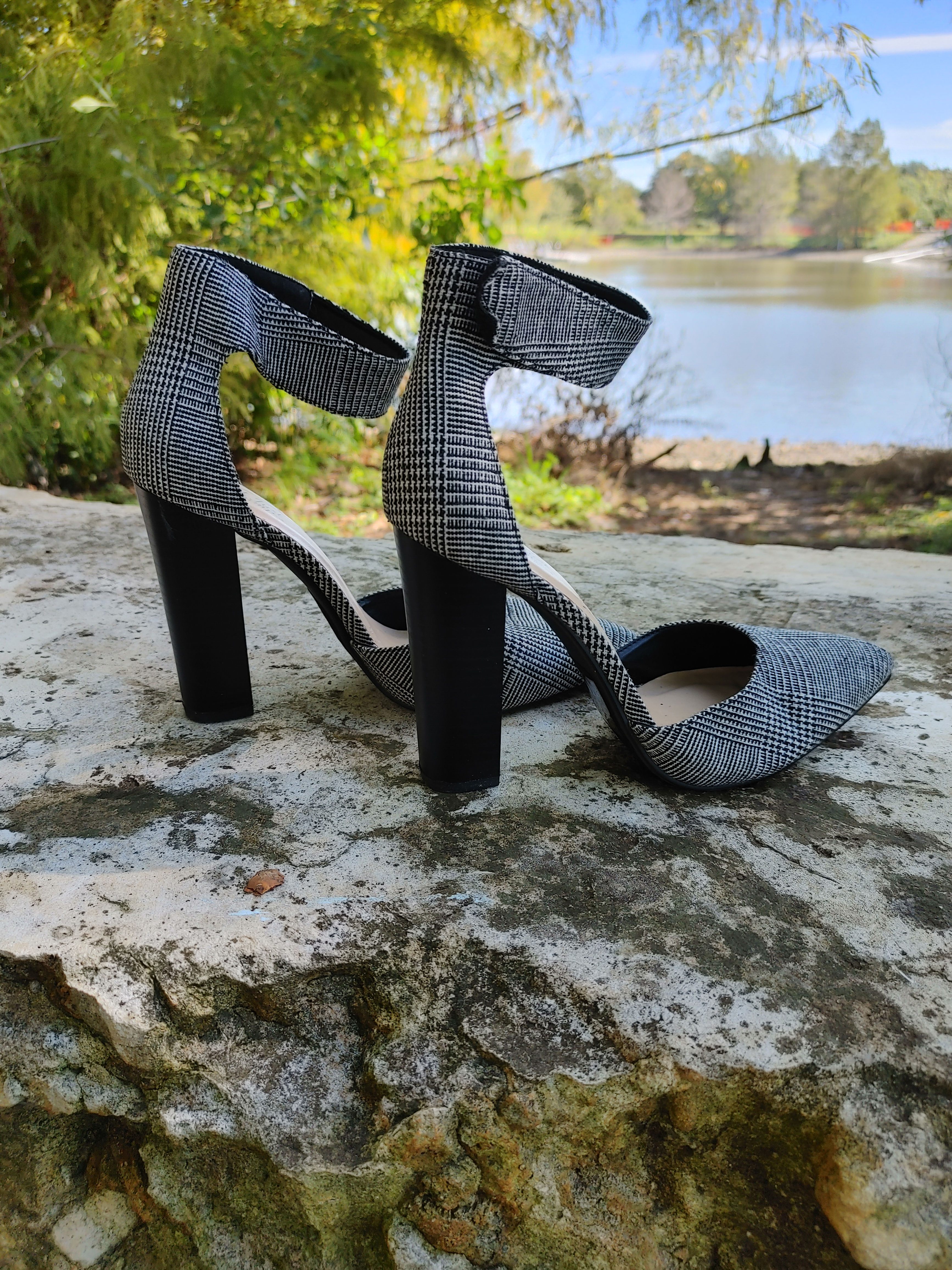 Not Just A Pump Houndstooth Block Heel Sze 7.5