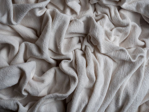 drap ancien sculpté par l'artiste Elsa Duault 