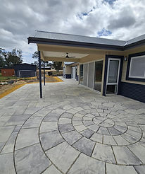 Circle and French Pattern Nightshade Limestone Paving