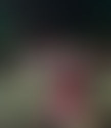 小女孩開心吃霜淇淋