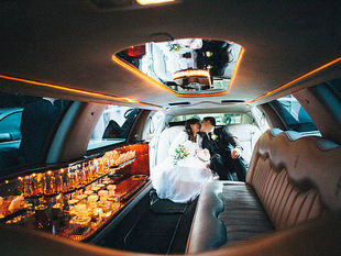 How to Make Your Wedding Day Unforgettable with a Limousine Service