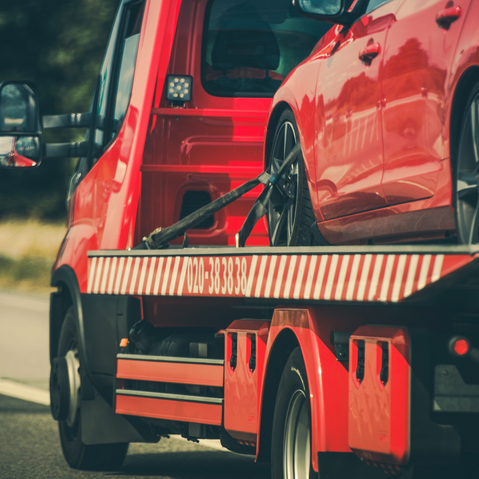 Fast Accident Connect provides free towing and vehicle pickup, making accident recovery stress-free.
