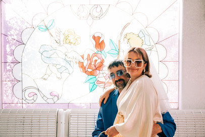 las vegas elopement photographer brazen honey films captures fun and colorful wedding at the little white wedding chapel in downtown with elvis officiant