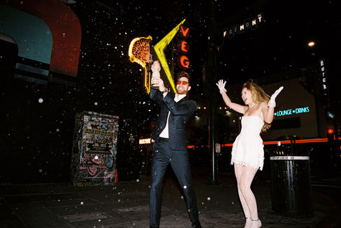 picture this: you, your soulmate, and a backdrop dripping with vintage glam and kitschy charm. It’s like stepping into a time machine where love is the star of the show.