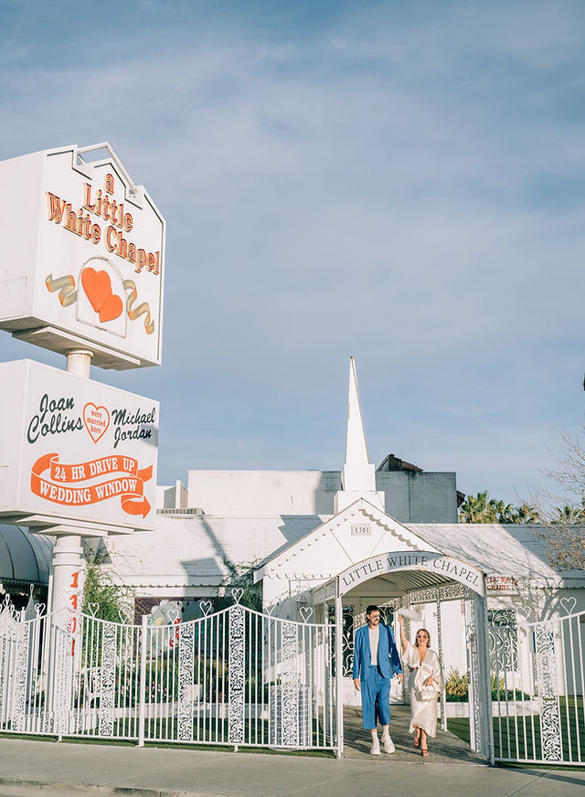 las vegas elopement photographer brazen honey films captures fun and colorful wedding at the little white wedding chapel in downtown with elvis officiant