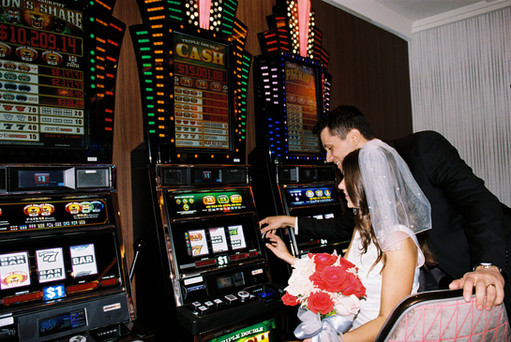 Las Vegas elopement film photographer brazen honey captures vintage inspired elopement at the little white wedding chapel. Wedding photos captured on 35mm film in downtown vegas under the neon lights.