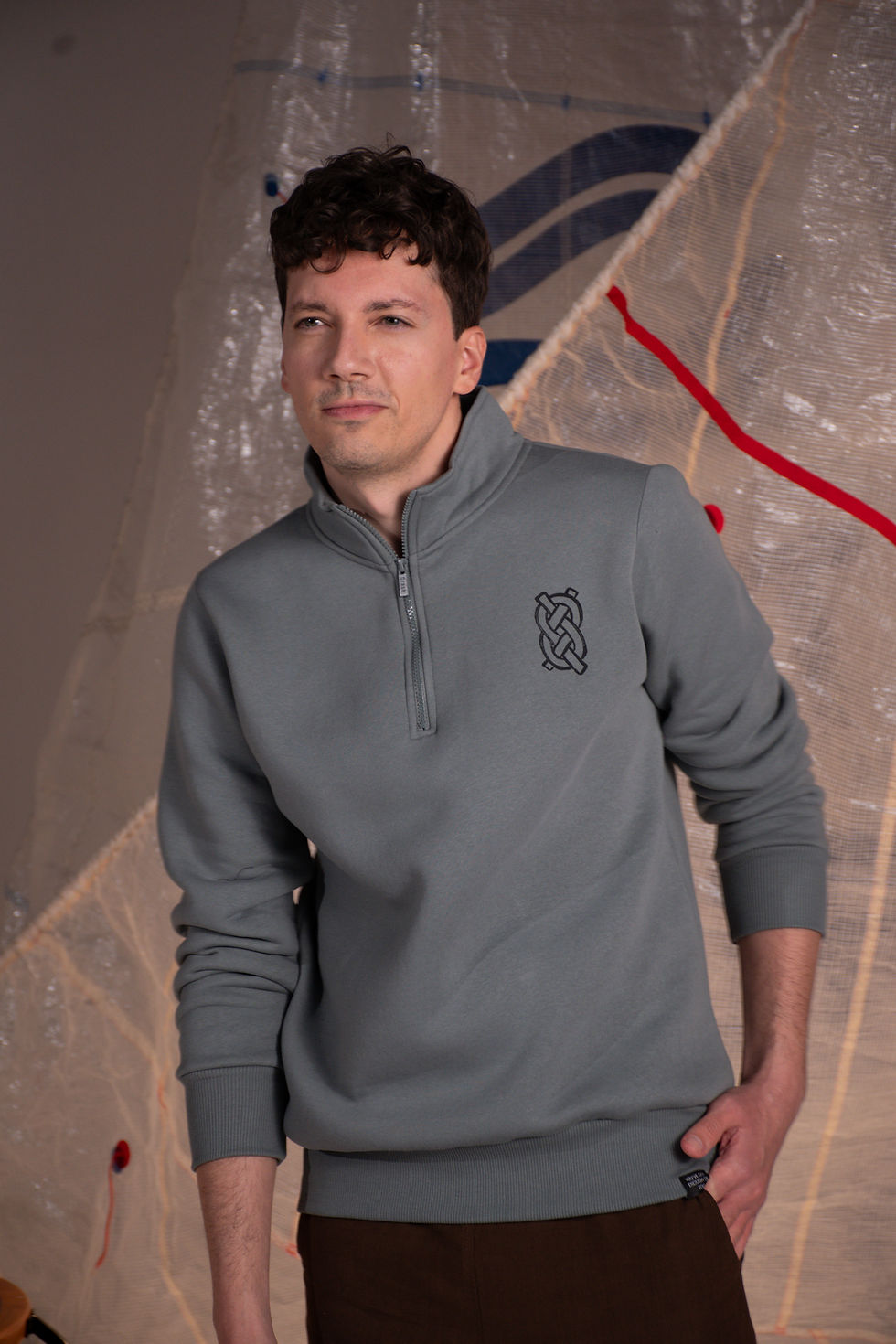 Küçük resim: Hand-Printed Unisex Half-Zip Sweatshirt