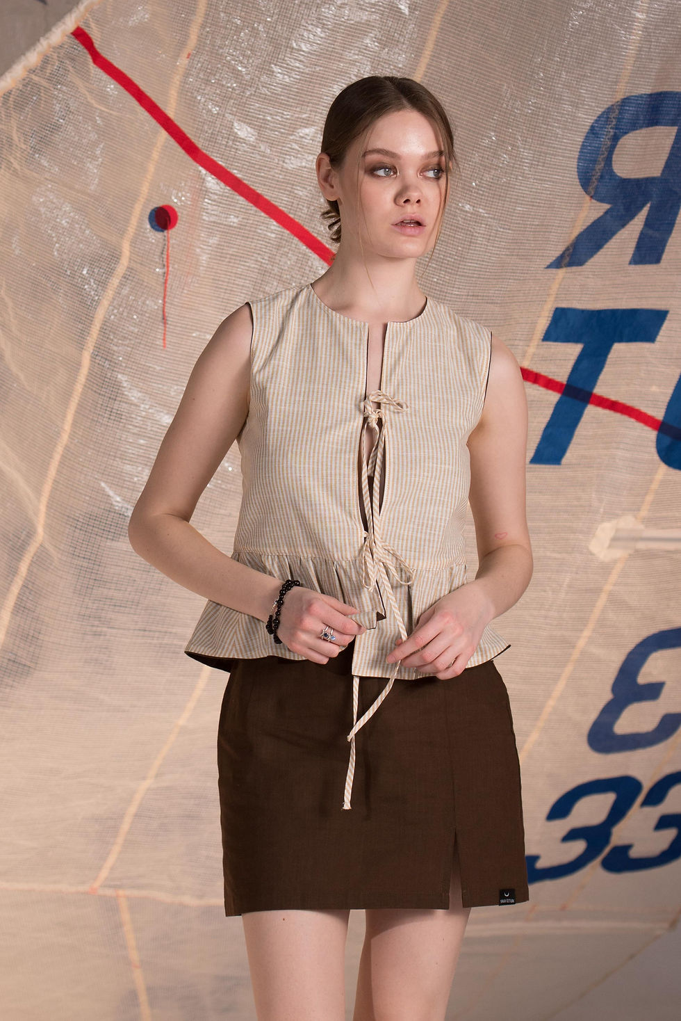 Küçük resim: Reversible Front-Laced Blouse & Vest
