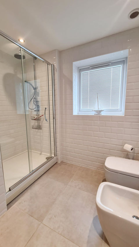 Master bedroom - ensuite