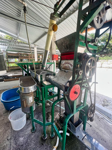 Hulpproject | Escuela de Caficulura Las Flores | Guatemala | rondleiding koffieplantage machine