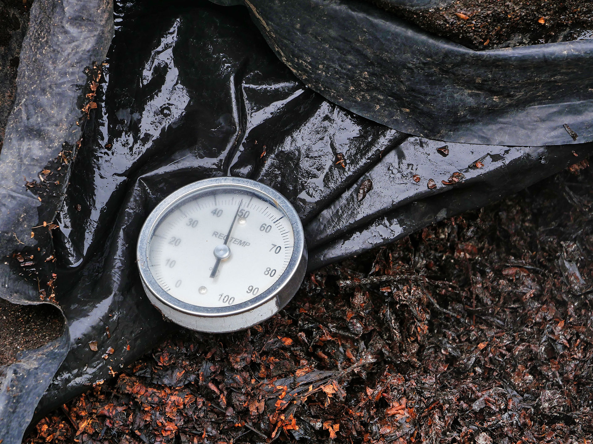 Hulpproject | Escuela de Caficulura Las Flores | Guatemala | bezoek koffieplantage compost temperatuurmeter