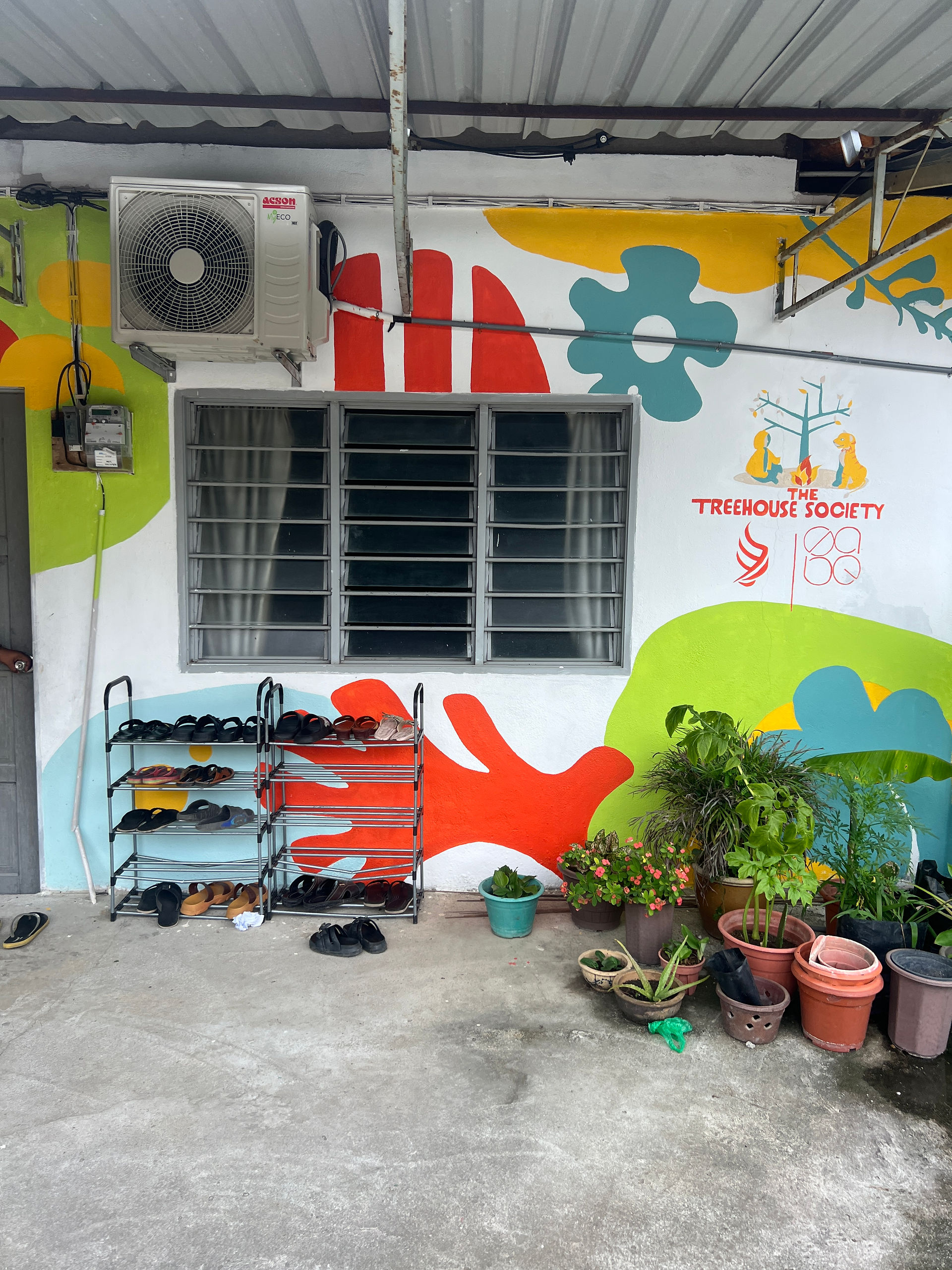 Our first visit at the Treehouse Society: taking off your shoes 
