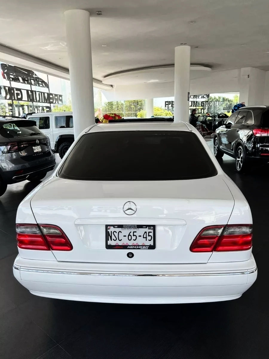 Miniatura: Mercedes Benz Clase E 2001 Blanco 3.2 320 Elegance Aut.