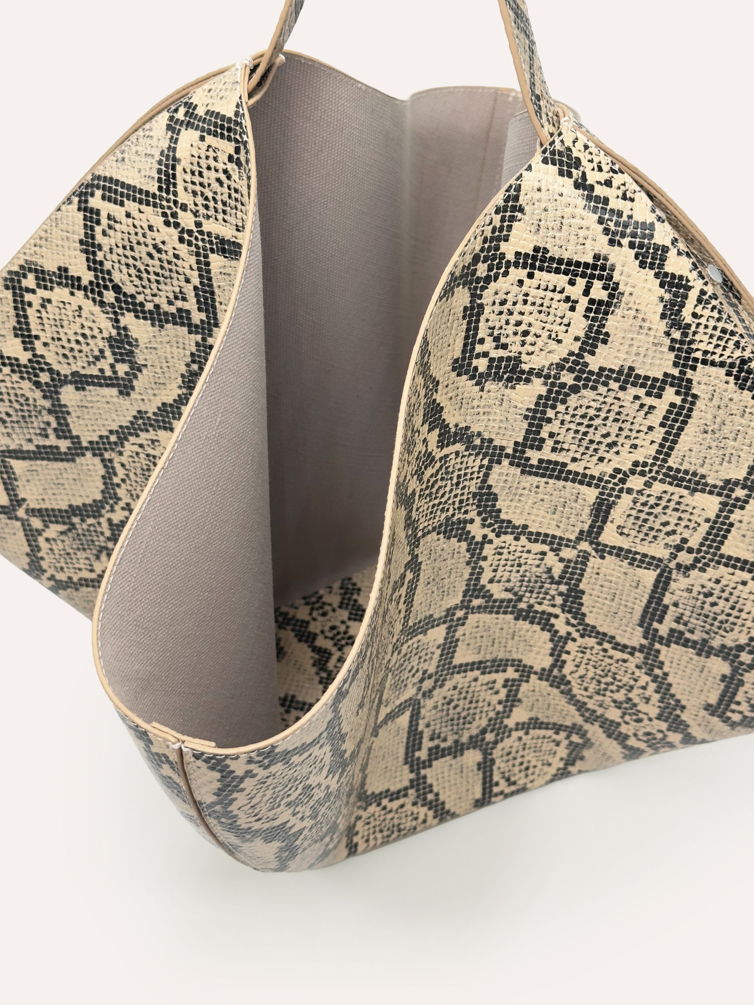 yuma tote in snake-effect leather