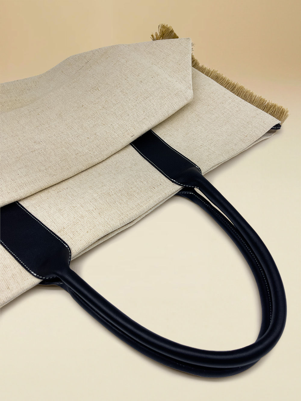 Large Pinar Tote in Black