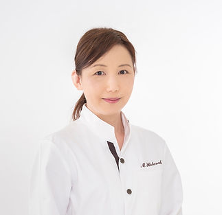 プロフィール写真ジャケット左web低解像 アップ.jpg
