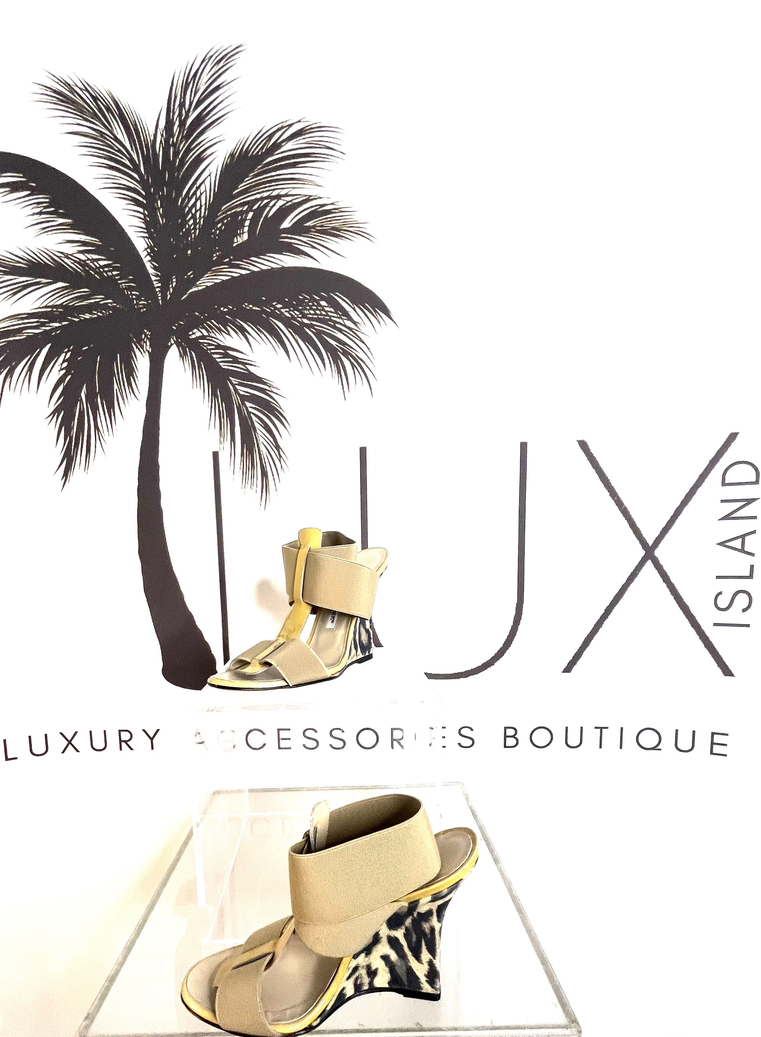 MANOLO BLAHNIK Tan Leopard Wedges Size 5.5 