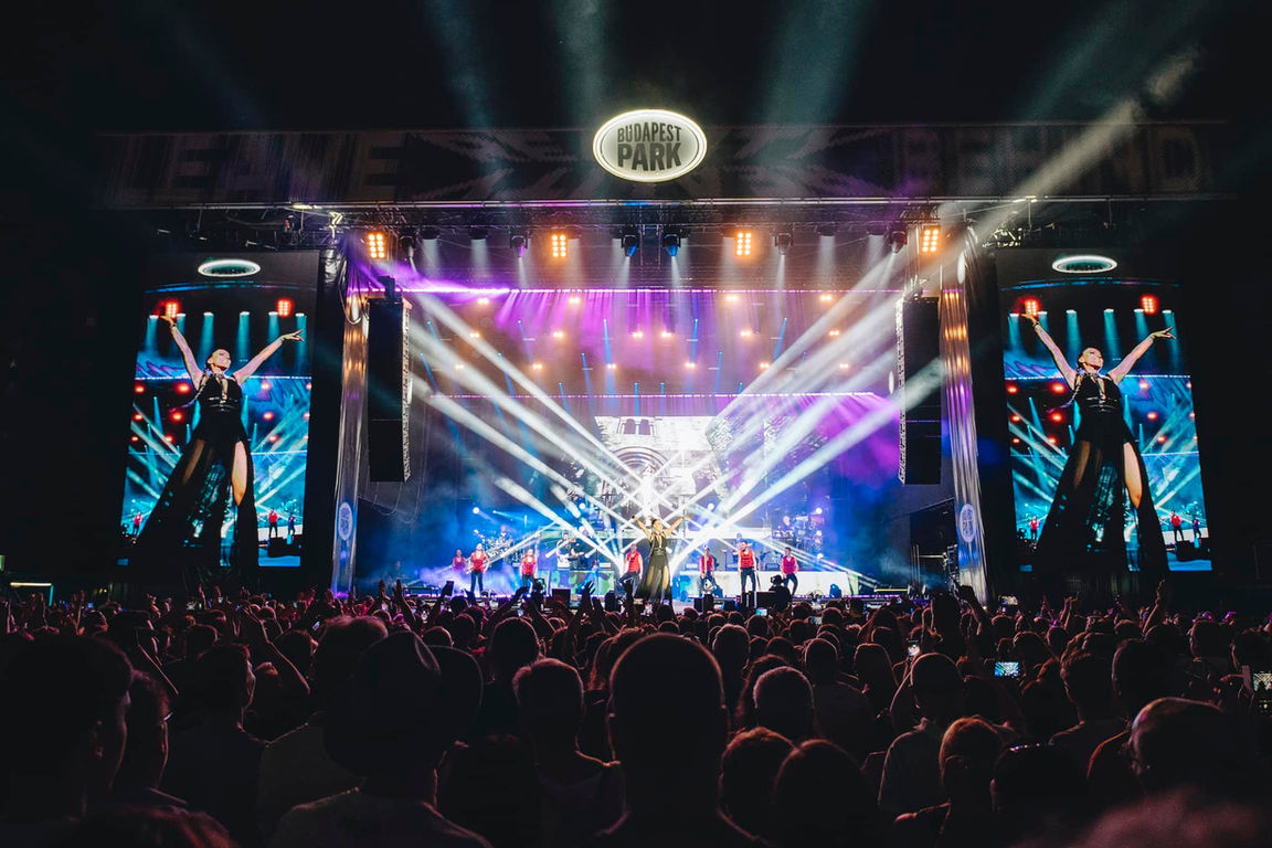 Koncert világítás,
világítástervezés, 3D látványtervezés, színpadi világítás, rendezvénytechnika, fényvezérlő programozás