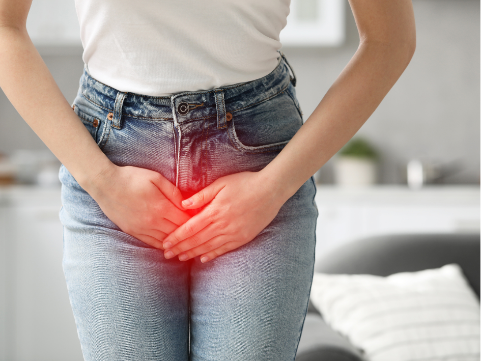 Femme qui a mal à la vessie et souffre d'infection urinaire