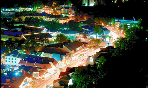Downtown Gatlinburg TN_edited_edited.jpg