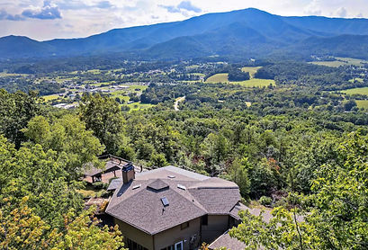 Smoky Mountain views around cabin in Wears Valley, Tennessee