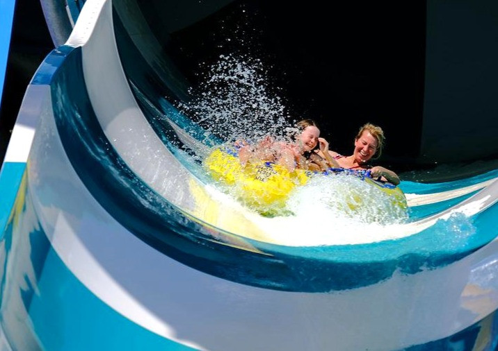 Soaky Mountain Vs Splash Country Compare Waterparks in Pigeon