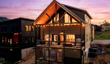 Exterior of Lumina Lodge in Pigeon Forge, Tennessee